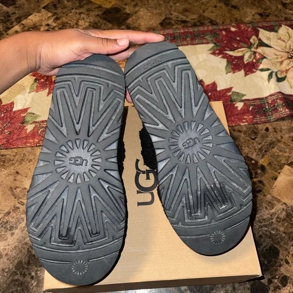 UGG Oh Fluffita Sandal - Picture 6 of 6